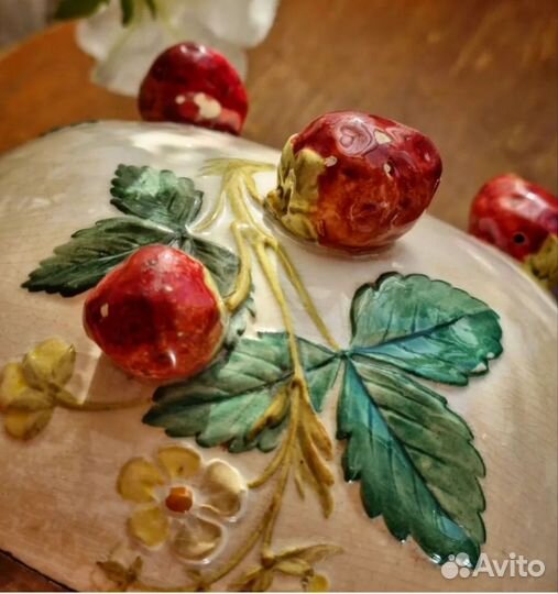 Musterschutz Клубника Ваза с ручкой майолика