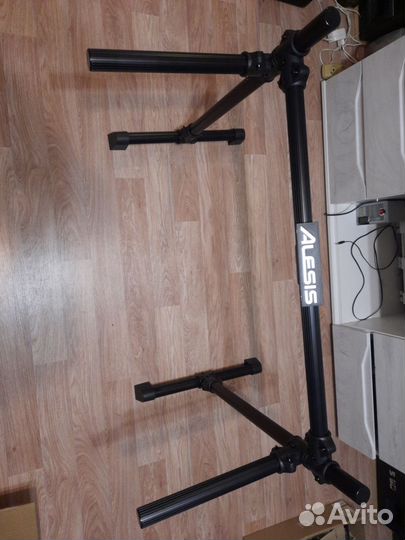 Педаль для бас бочки alesis с Пэдом