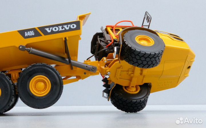 Модель сочленённого самосвала Volvo A40G, 1:50