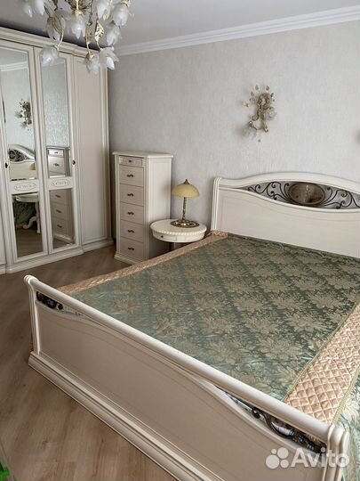 Спальный гарнитур массив италия