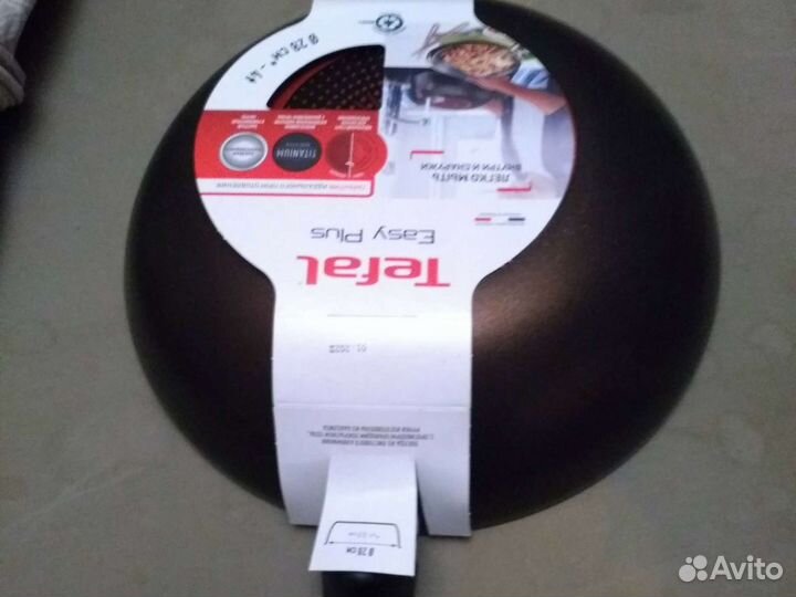 Сковорода Тефаль вок 28см