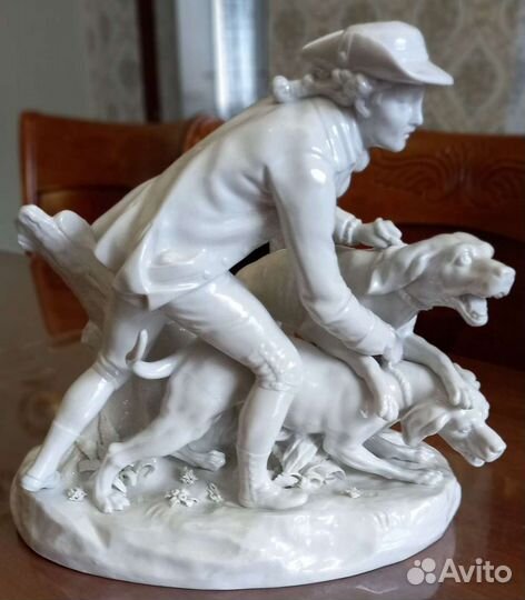 Фарфоровая Статуэтка