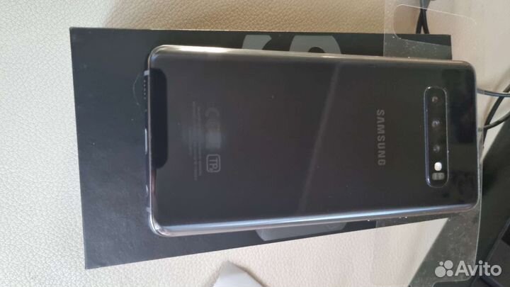 Смартфон samsung galaxy s10