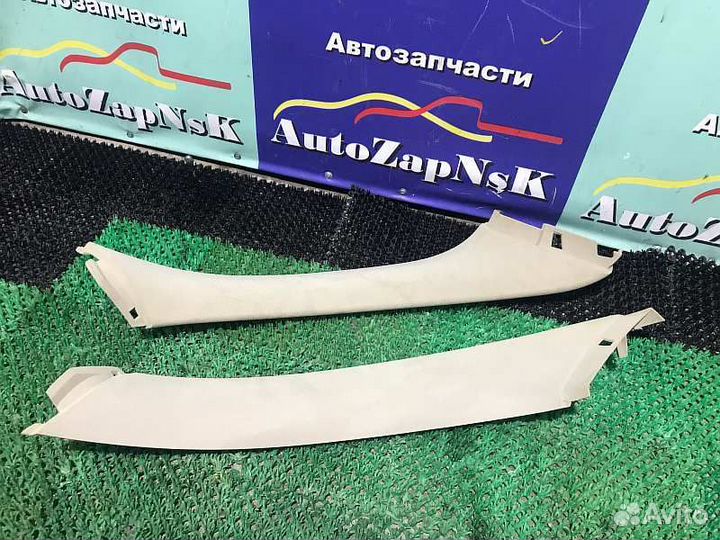 Обшивка двери багажника левая Lexus RX350