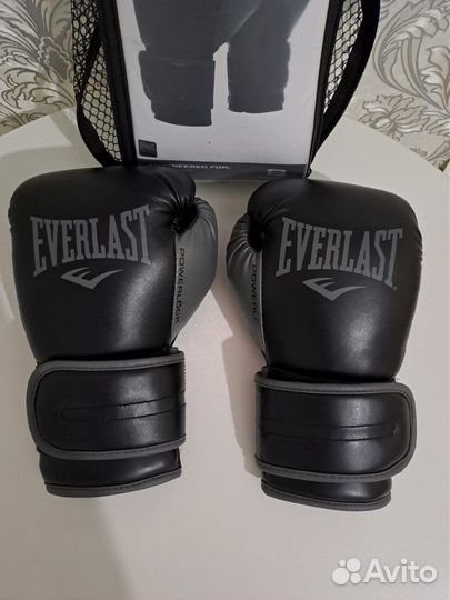 Боксерские перчатки everlast