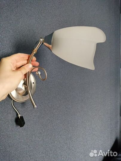 Светильник настенный с поворотным механизмом