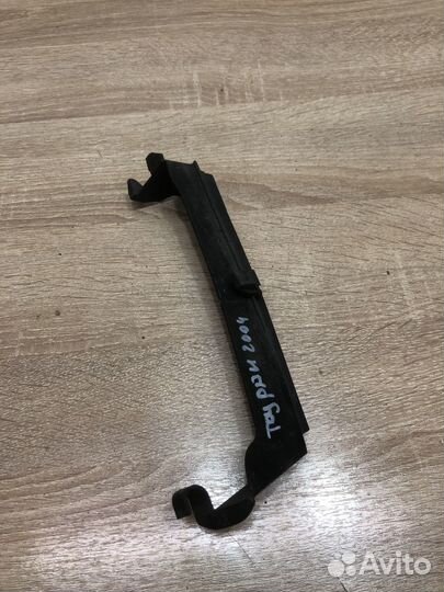 Нижняя часть воздухозаборника VW touran 1