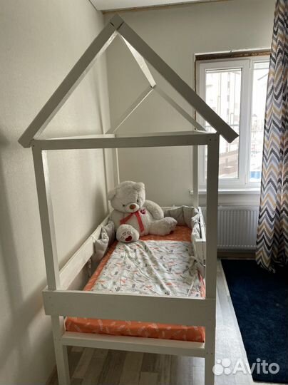 Детская кровать домик с новым матрасом