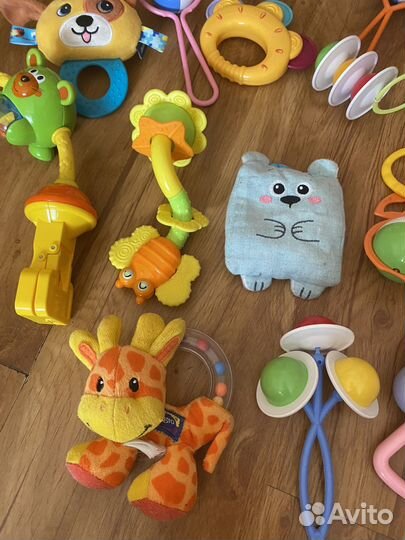 Погремушки и грелка пакетом