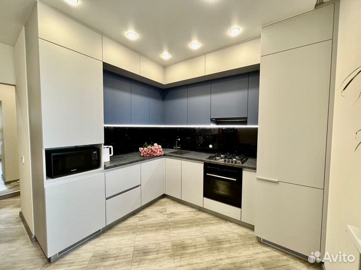 Кухня на заказ с доводчиками