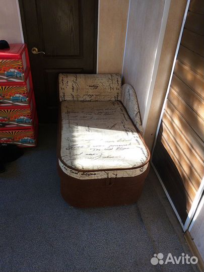 Продается малогабаритный диван