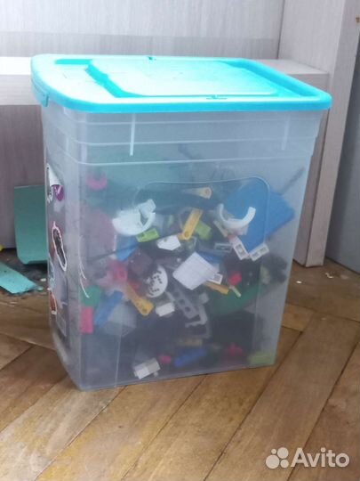 Коробка с lego