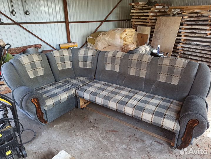Продам угловой диван с креслом. Б/У