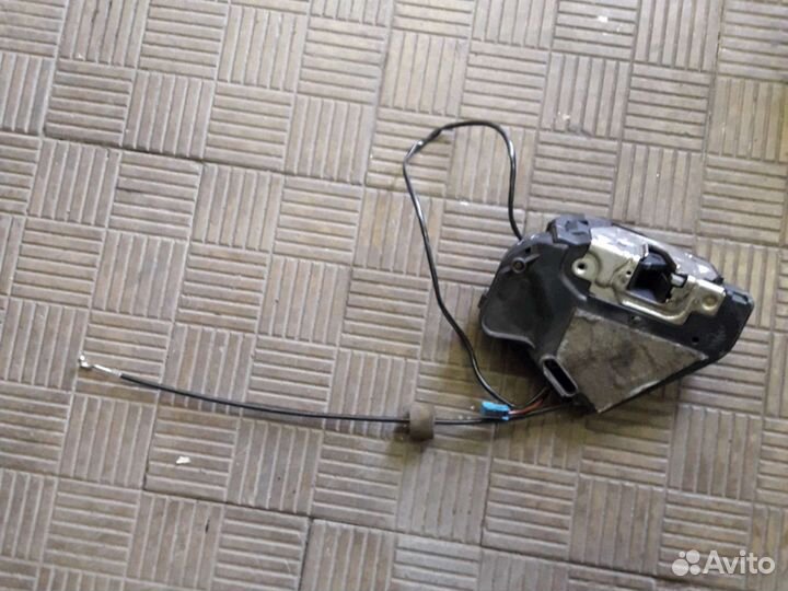 Замок задний левый Mercedes W211