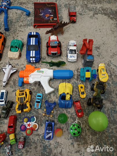 Игрушки пакетом роботы машинки трасформеры