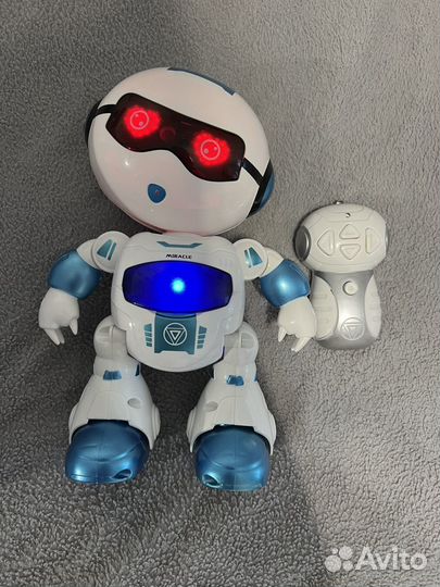 Игрушки, робот космонафт вертолёт