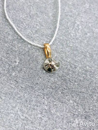 Золотая подвеска с бриллиантом