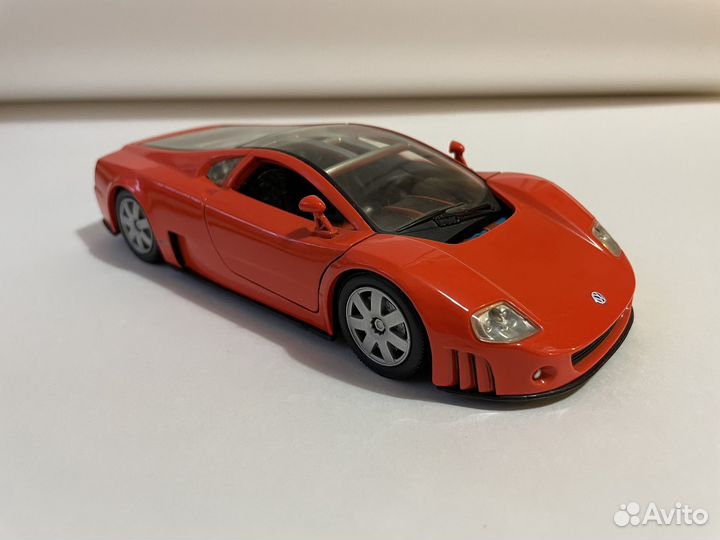 Коллекционная модель Volkswagen Nardo 1:24 MotorMa