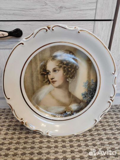 Настенная тарелка