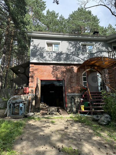 Дом 200 м² на участке 20 сот.