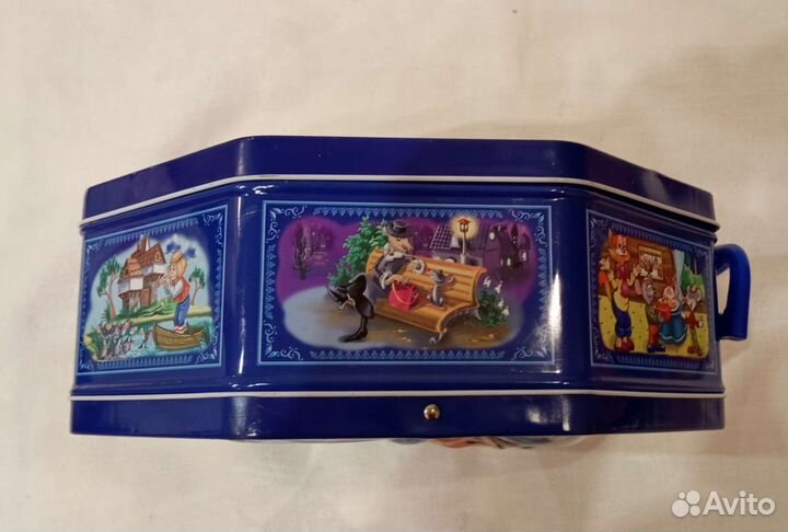 Жестяная коробка для подарка