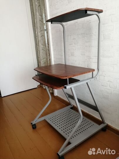 Стол компьютерный