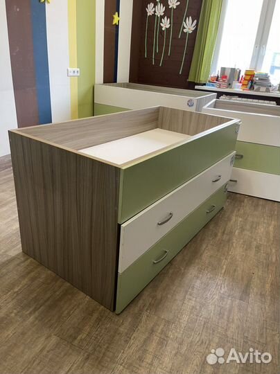 Детская выкатная кровать трёхъярусная