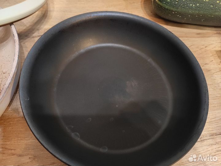 Сковороды 4шт б/у поцарапано покрытие