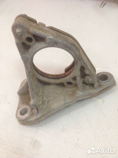 Кронштейн промежуточного подшипника привода