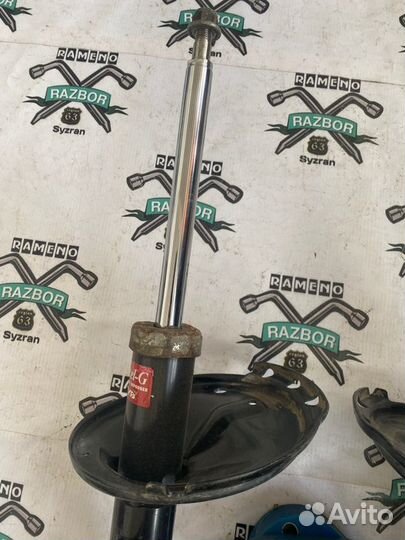 Амортизатор подвески Toyota Harrier ACU35 2007-12