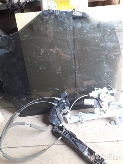 Стекло, стеклоподъемник и замок