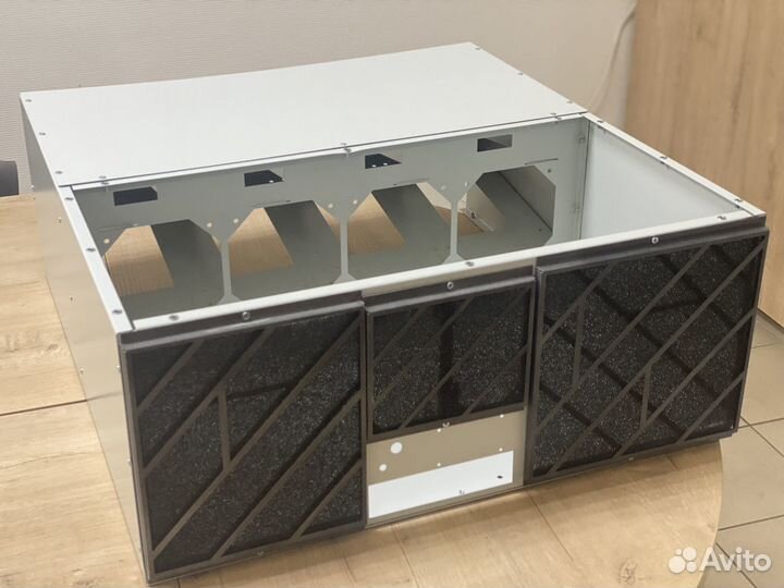 Корпус с разделением потоков 8 карт+4 вентилятора