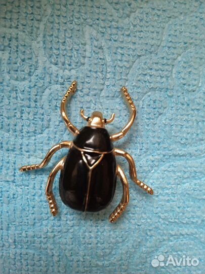 Броши и кулоны