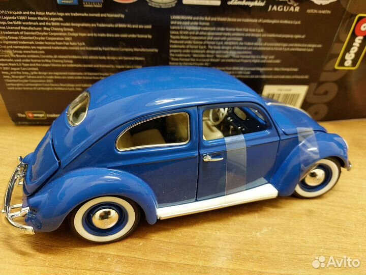 Коллекционная модель Volkswagen Kafer 1:18