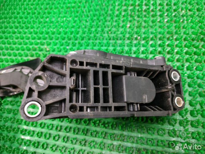 Педаль газа Лада Гранта 2015