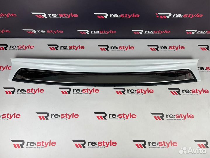 Накладка заднего бампера Land Cruiser 200 3м S2484