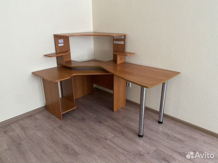 Письменный стол