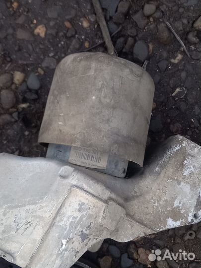 Подушка двигателя VW Phaeton 3D0199381