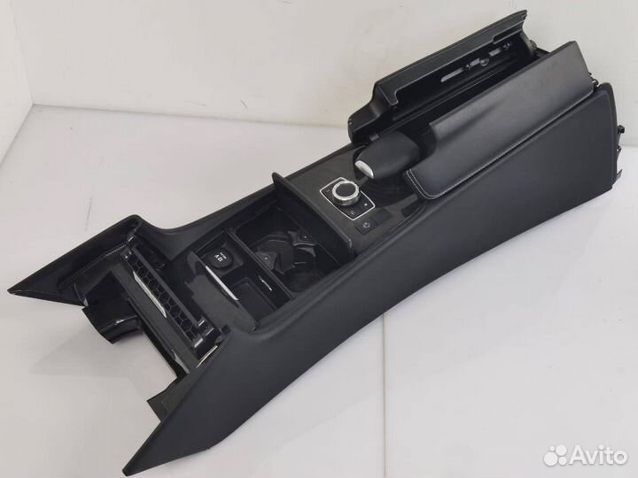 Консоль салона (центральная часть) Mercedes-Benz