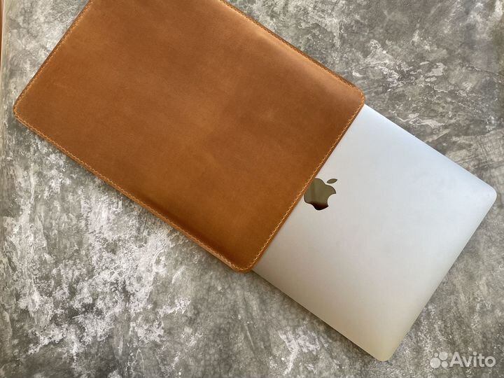 Кожаный чехол MacBook 13 с вертикальной загрузкой