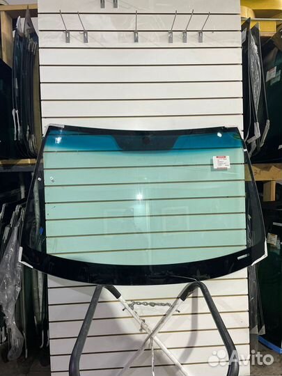 Лобовое стекло на Шевроле Кобальт