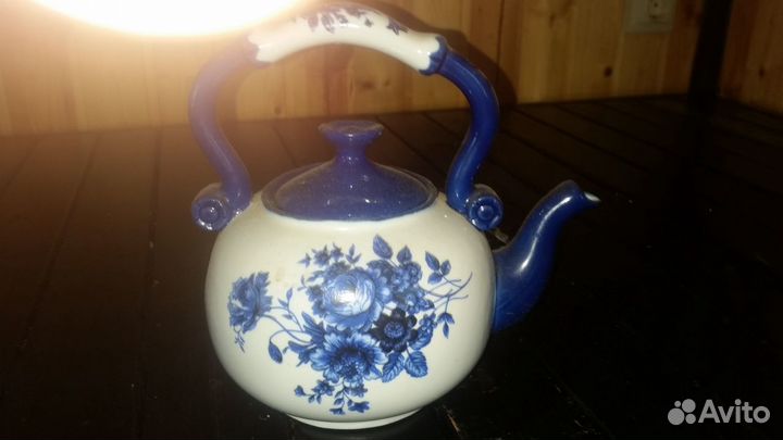 Фарфоровый чайник