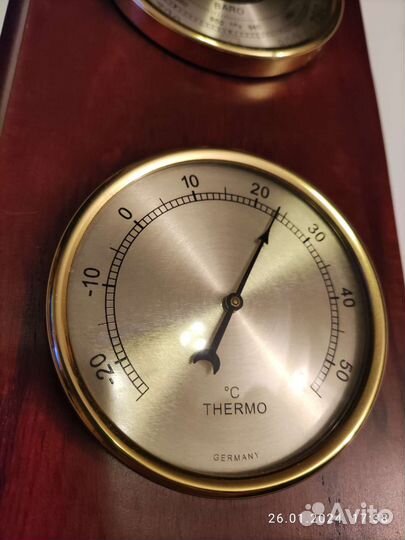 Метеостанция барометр градусник