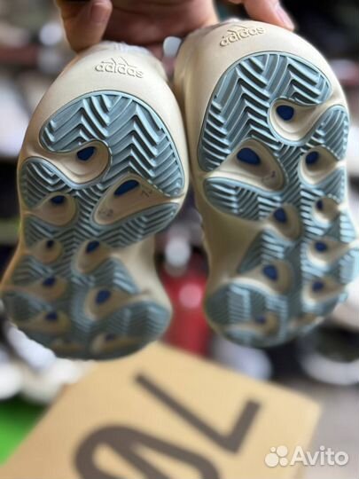 Adidas yeezy boost 700