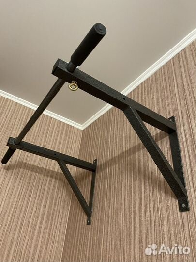 Турник настенный