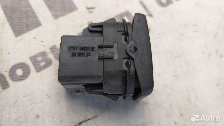 Кнопка стеклоподъемника Ford Kuga 1