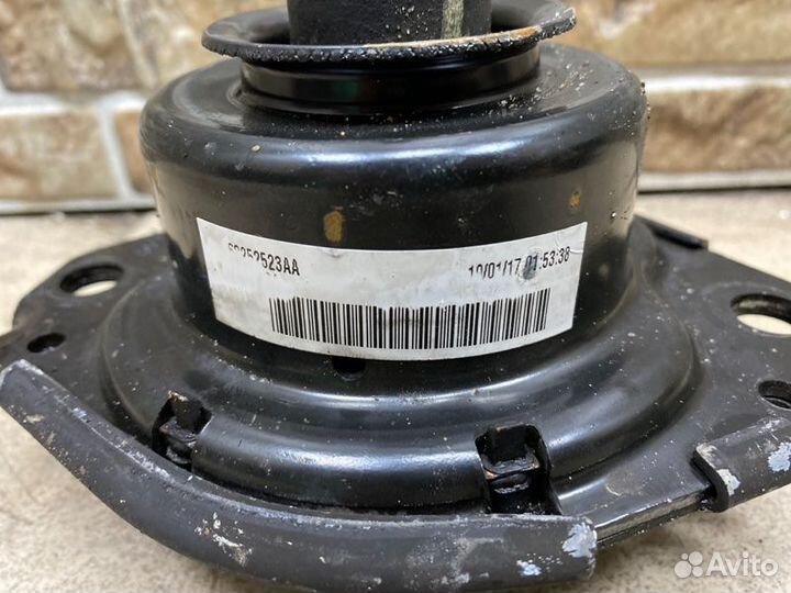 Подушка двигателя Jeep Grand Cherokee WK2 3.0 2018