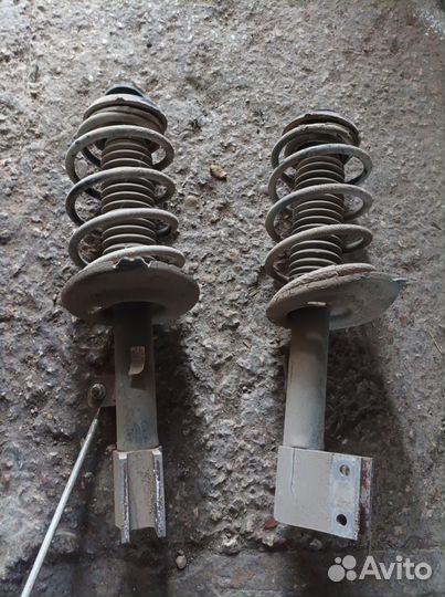 Peugeot 308 амортизатор передний