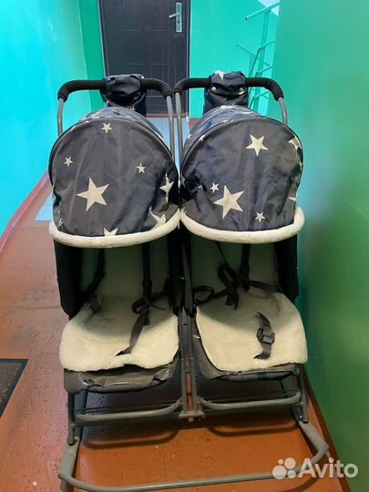 Санки для двойни, погодок