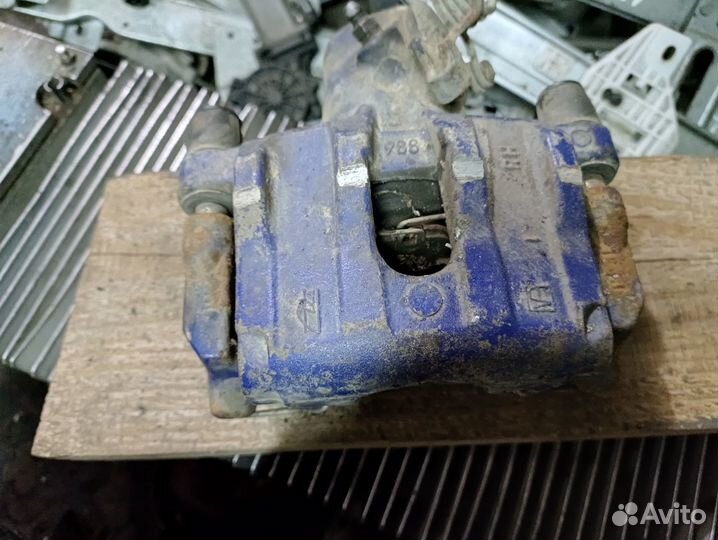 Задний правый суппорт Mazda Mazda 3 (BK)